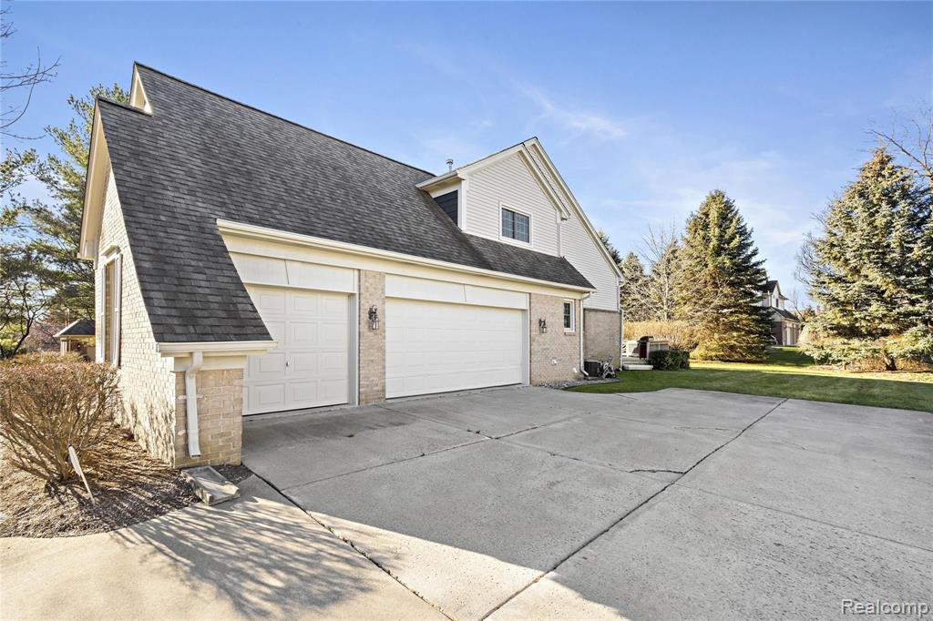 3960 Kaeleaf Road Lake Orion, MI 48360 - Photo 35 of 38