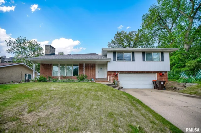 $249,900 | 209 East Northridge Lane, Peoria, IL 61614