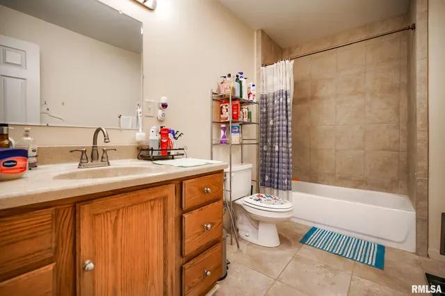 $249,900 | 209 East Northridge Lane, Peoria, IL 61614