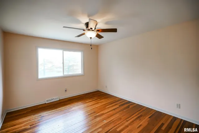 $249,900 | 209 East Northridge Lane, Peoria, IL 61614