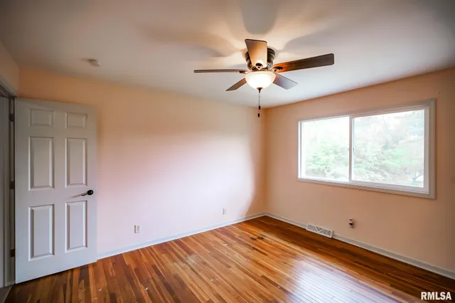 $249,900 | 209 East Northridge Lane, Peoria, IL 61614