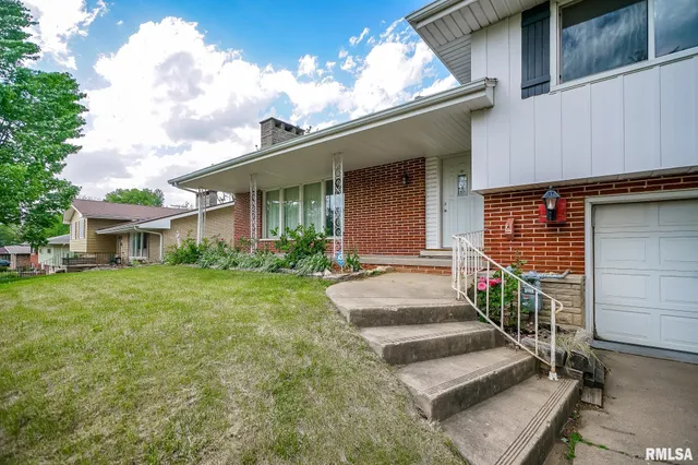 $249,900 | 209 East Northridge Lane, Peoria, IL 61614