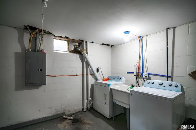 $249,900 | 209 East Northridge Lane, Peoria, IL 61614