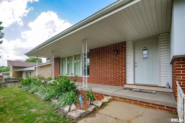 $249,900 | 209 East Northridge Lane, Peoria, IL 61614