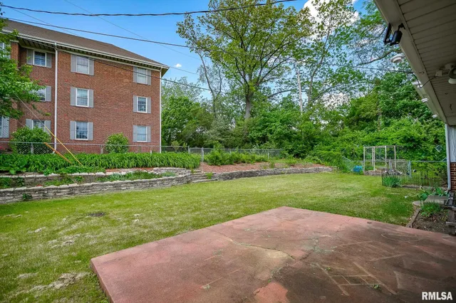 $249,900 | 209 East Northridge Lane, Peoria, IL 61614