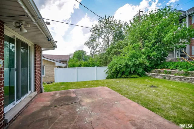 $249,900 | 209 East Northridge Lane, Peoria, IL 61614