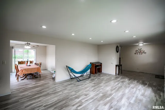 $249,900 | 209 East Northridge Lane, Peoria, IL 61614