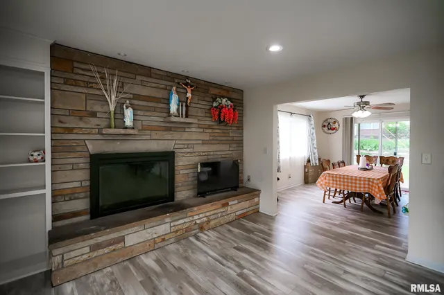 $249,900 | 209 East Northridge Lane, Peoria, IL 61614