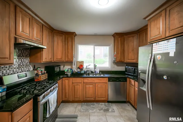 $249,900 | 209 East Northridge Lane, Peoria, IL 61614