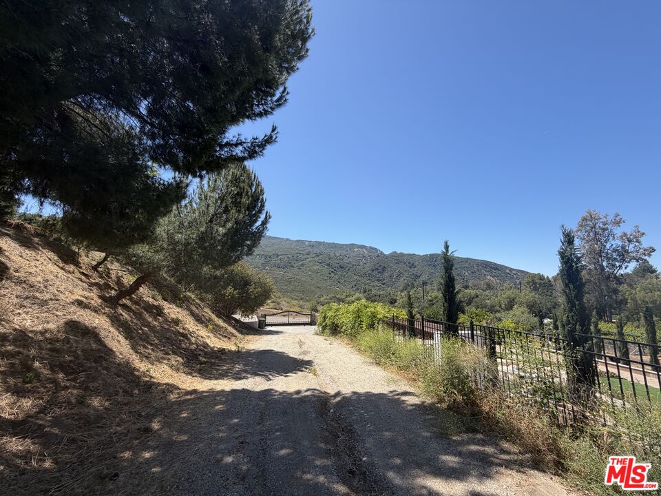 2116 Stunt Road Calabasas, CA 91302 - Photo 1 of 12