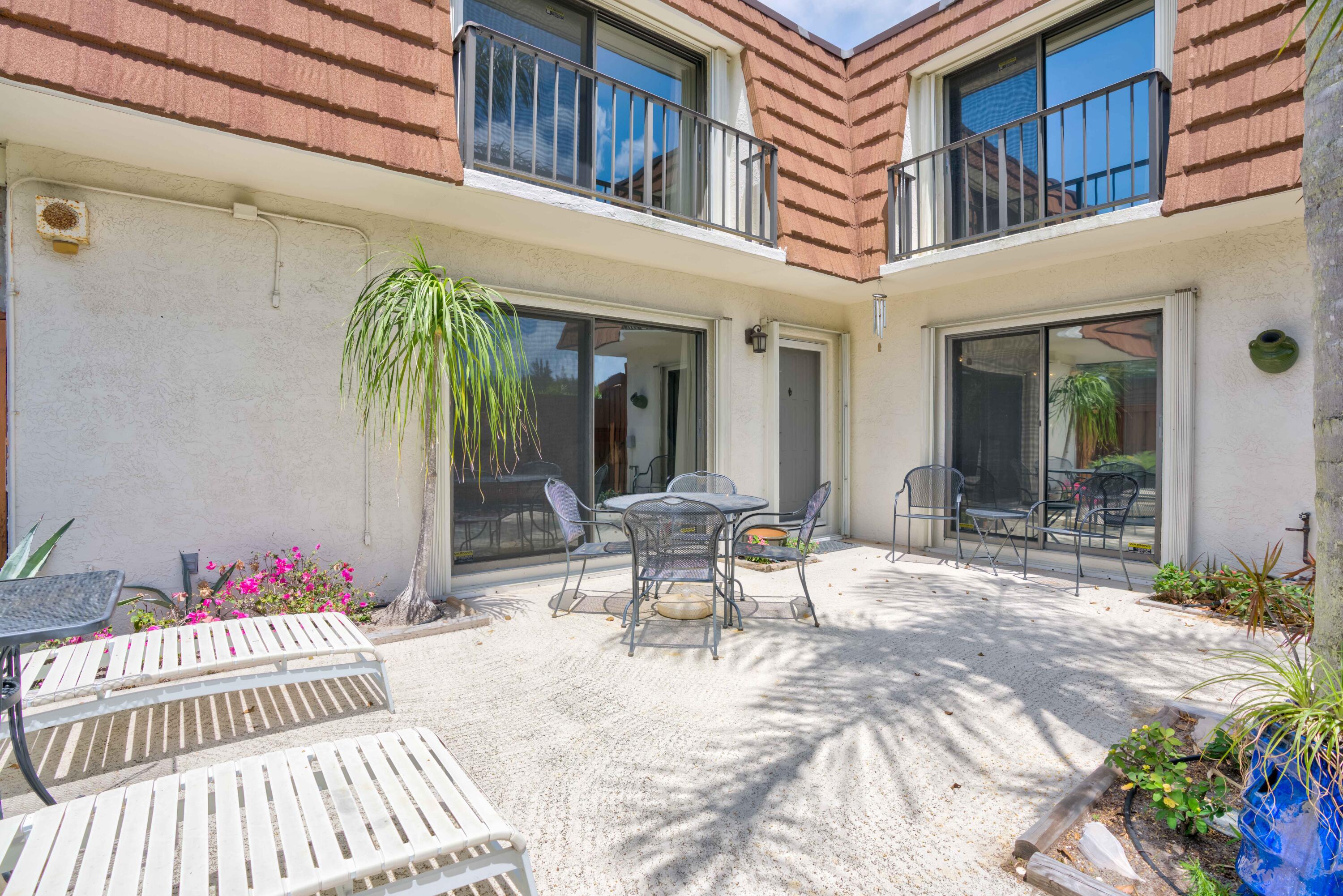 3900 County Line Road, Unit 1C Tequesta, FL 33469 - Photo 6 of 30 Private courtyard