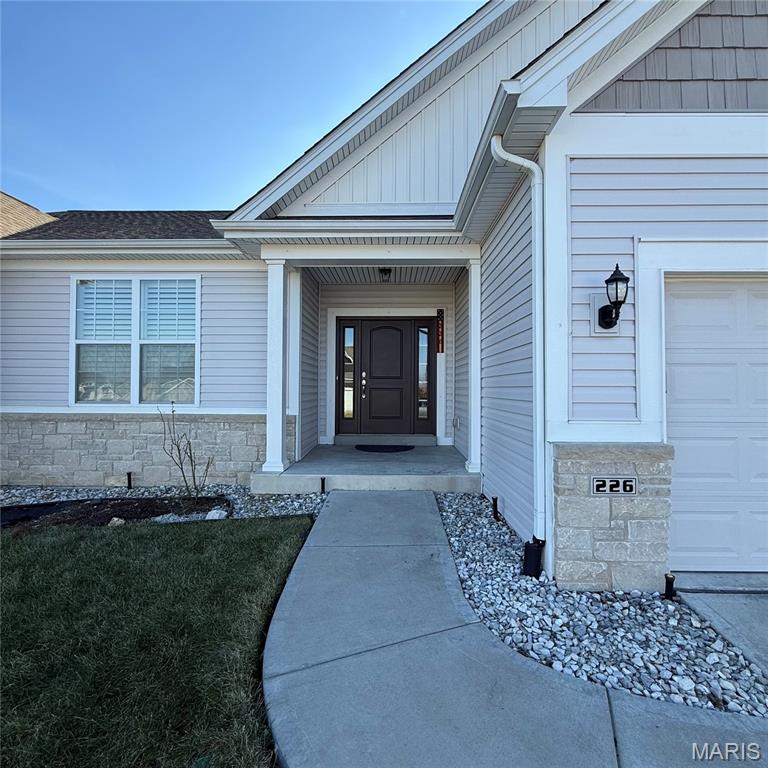 226 Castle Stuart Court O'Fallon, MO 63368 - Photo 2 of 35