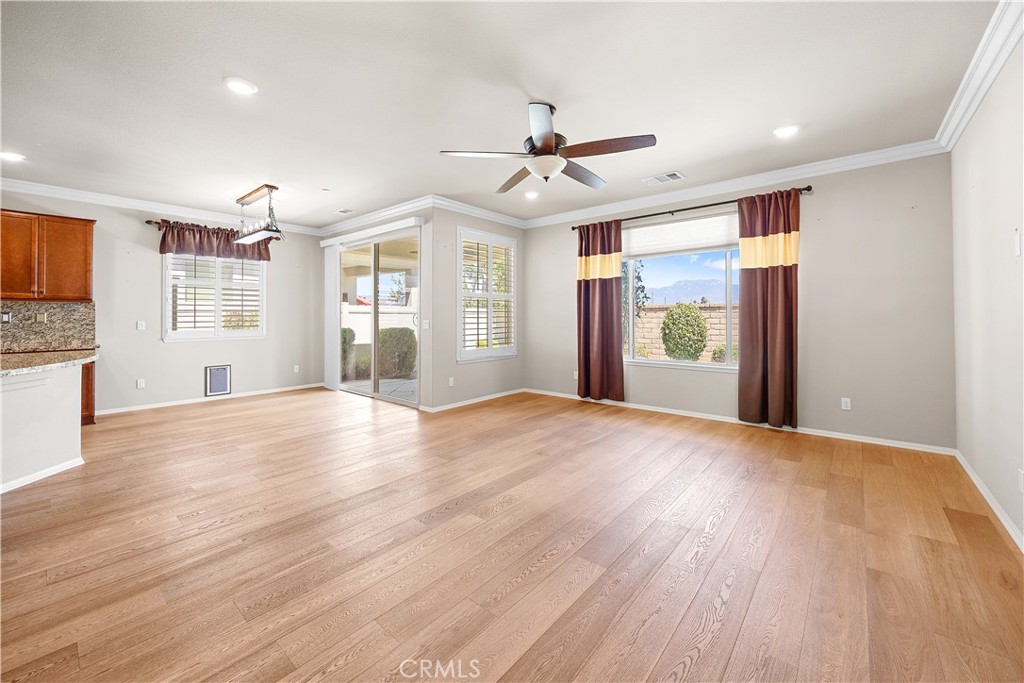 1382 Via Rivas Hemet, CA 92545 - Photo 10 of 39 living room