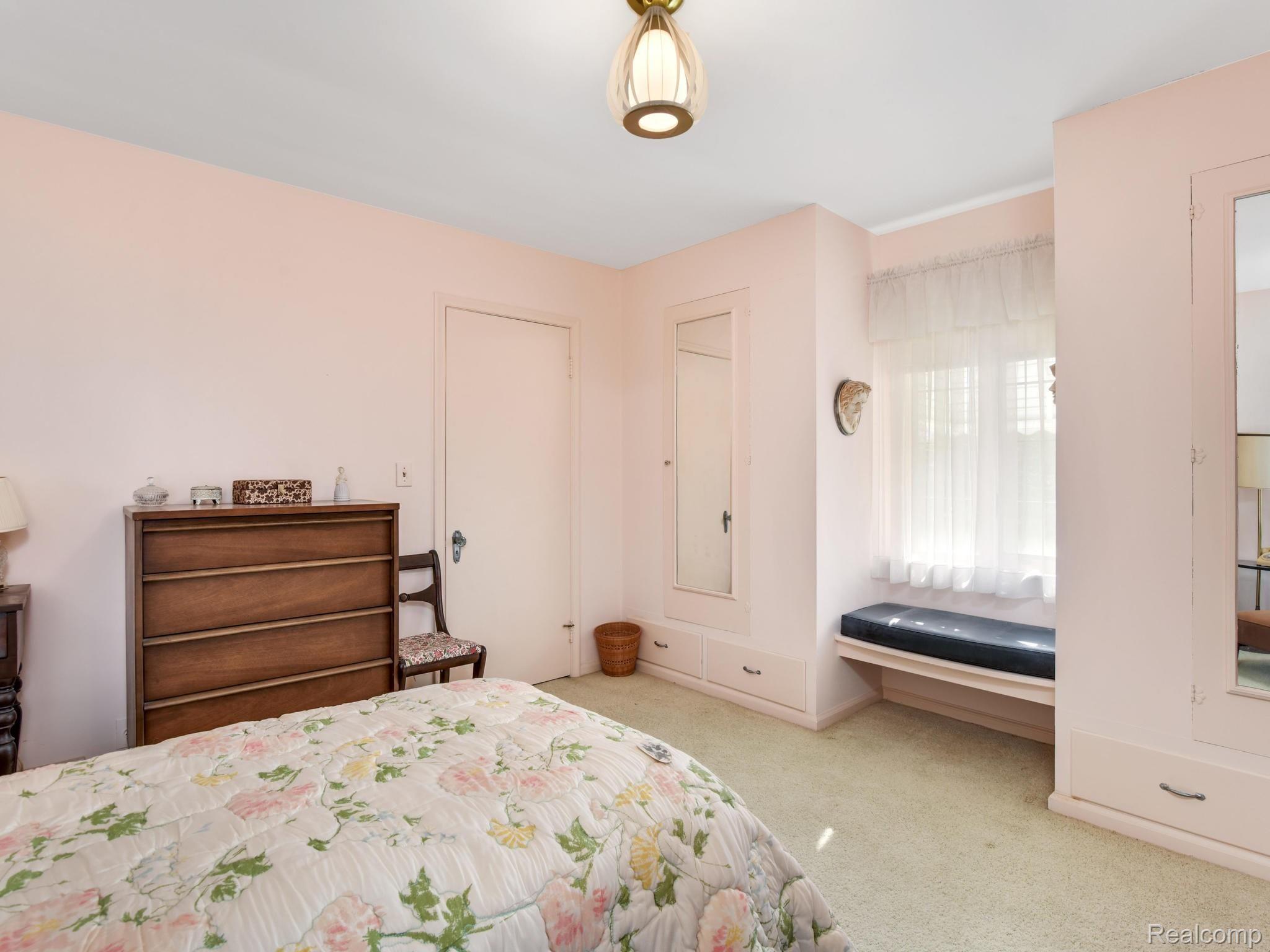 51 Vernier Road Grosse Pointe, MI 48236 - Photo 14 of 28 51 Vernier Rd Grosse Pointe-018-020-51 Vernier Rd Grosse Pointe-MLS_Size.jpg