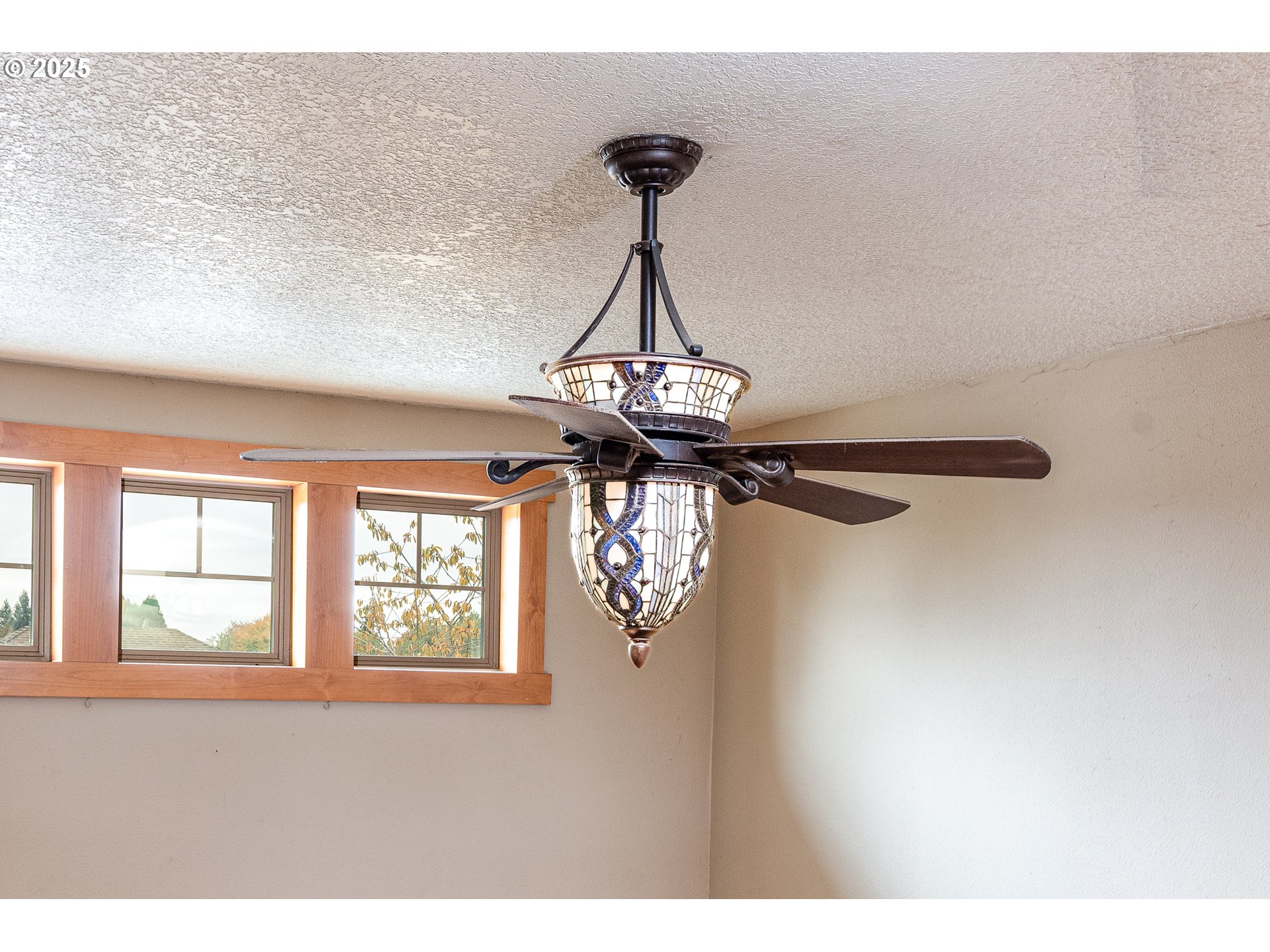 3215 54th Avenue Northeast Albany, OR 97321 - Photo 28 of 45 a view of a livingroom with windows