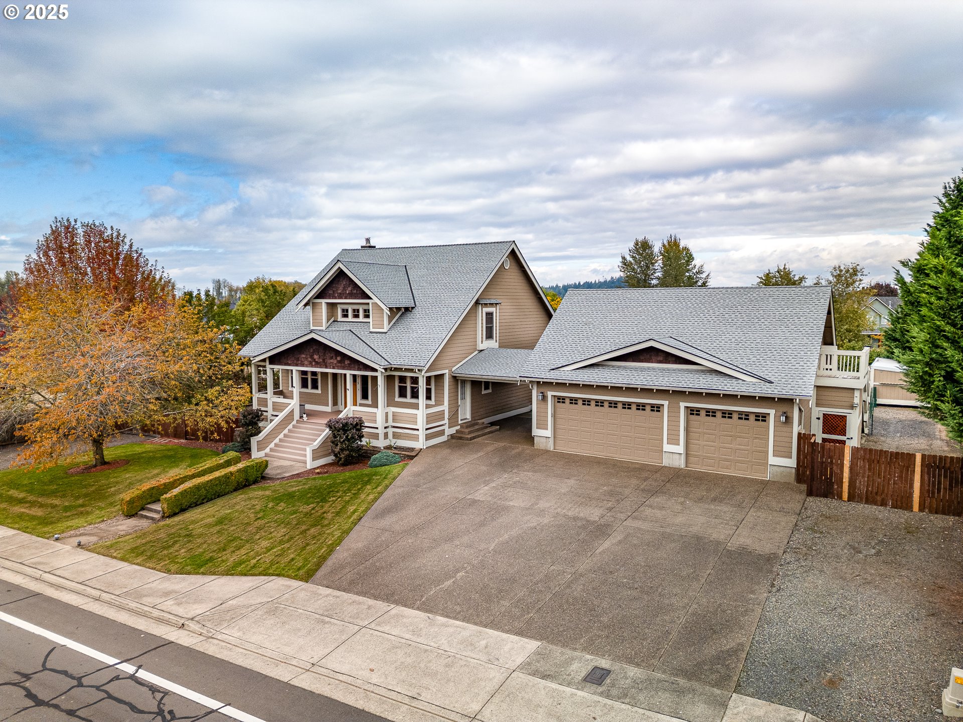 3215 54th Avenue Northeast Albany, OR 97321 - Photo 3 of 45 front view of a house with a view of a house