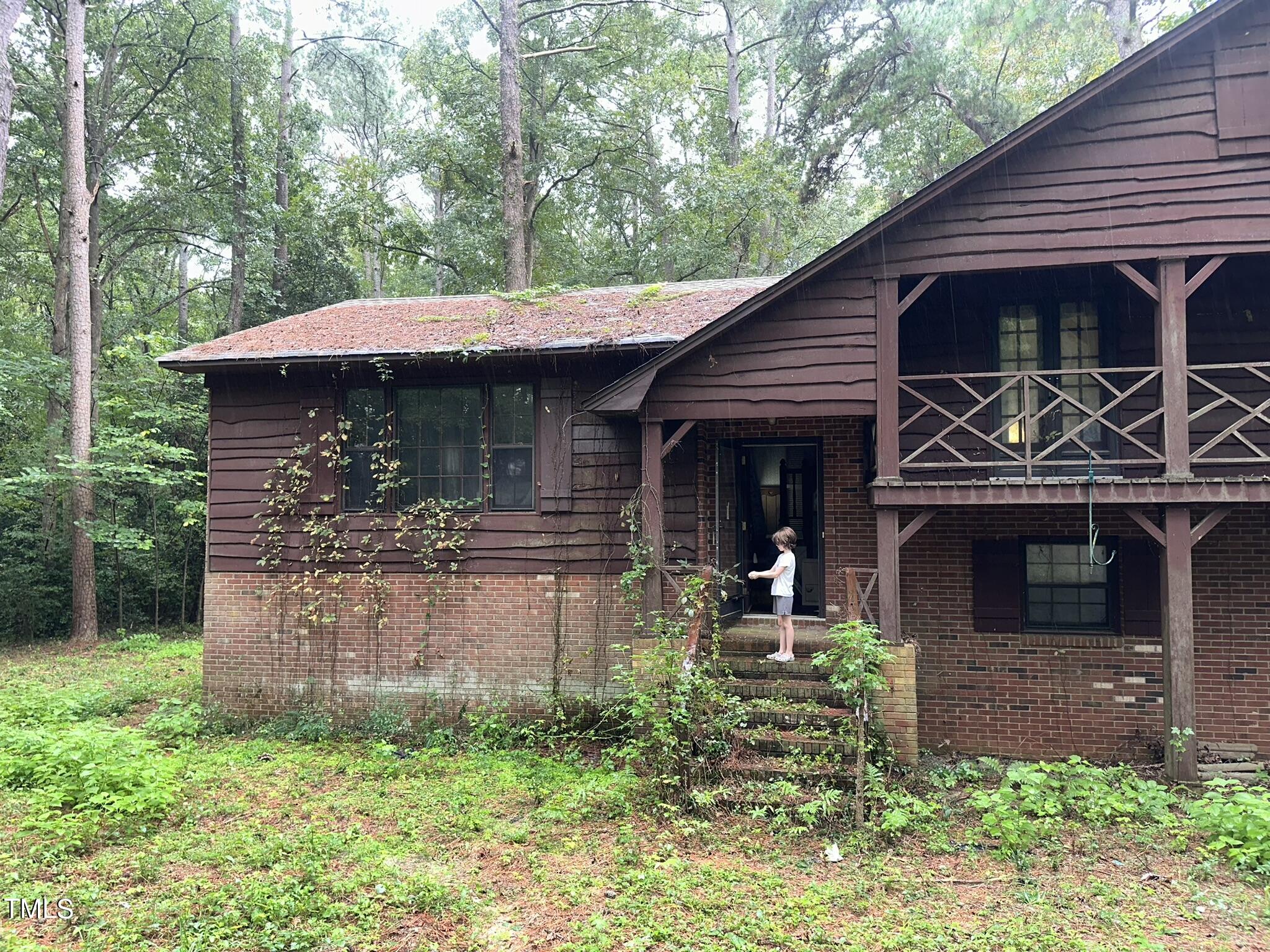 293 Nicholson Road Rockingham, NC 28379 - Photo 3 of 55 a front view of a house with garden