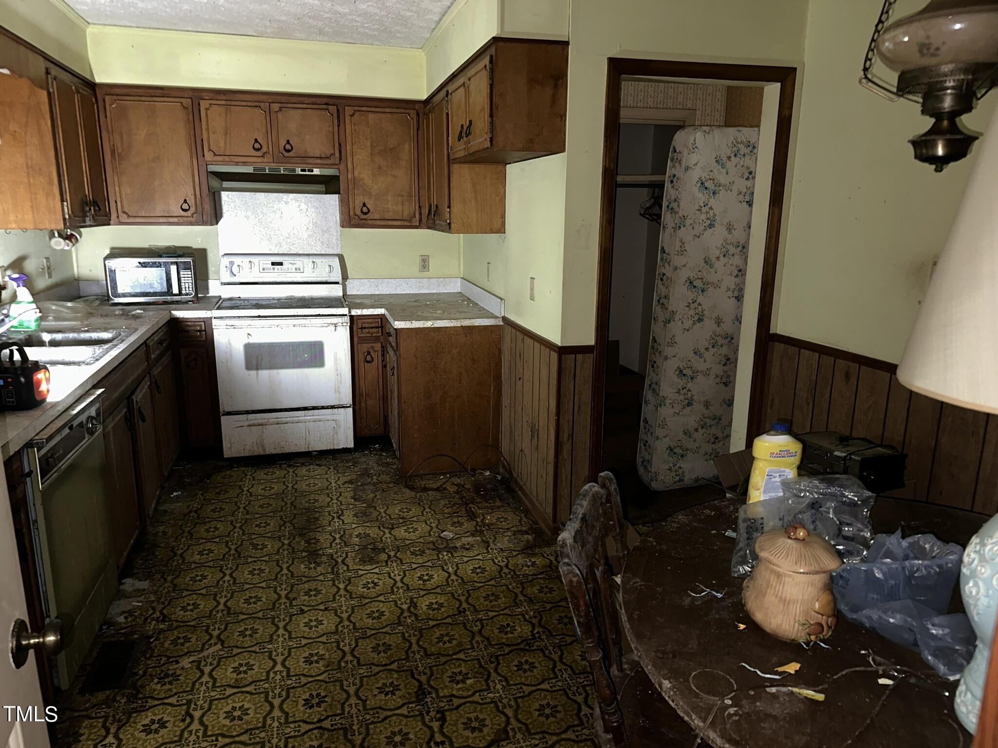 293 Nicholson Road Rockingham, NC 28379 - Photo 34 of 55 a kitchen with a refrigerator and a stove