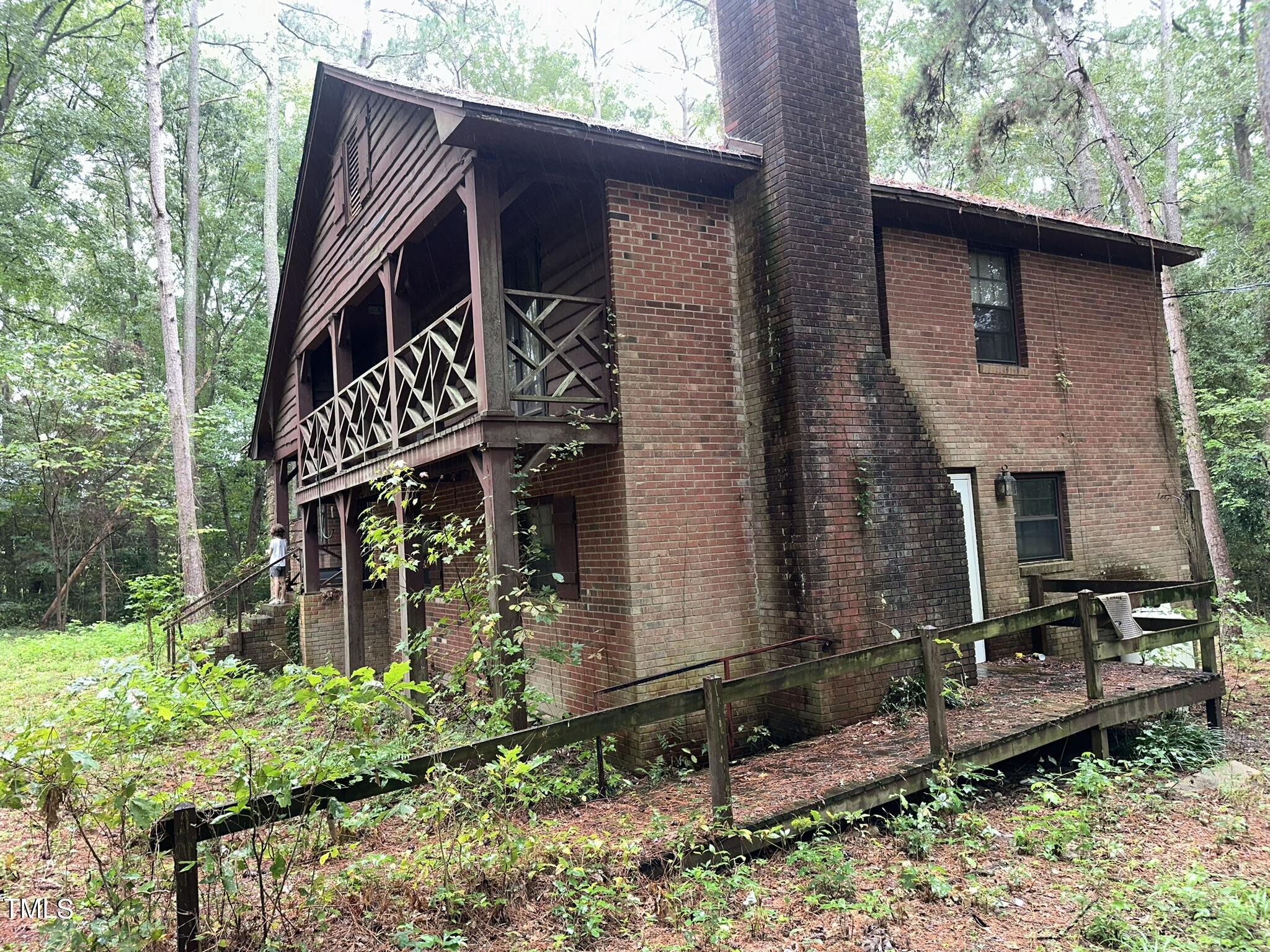 293 Nicholson Road Rockingham, NC 28379 - Photo 4 of 55 a front view of a house with garden