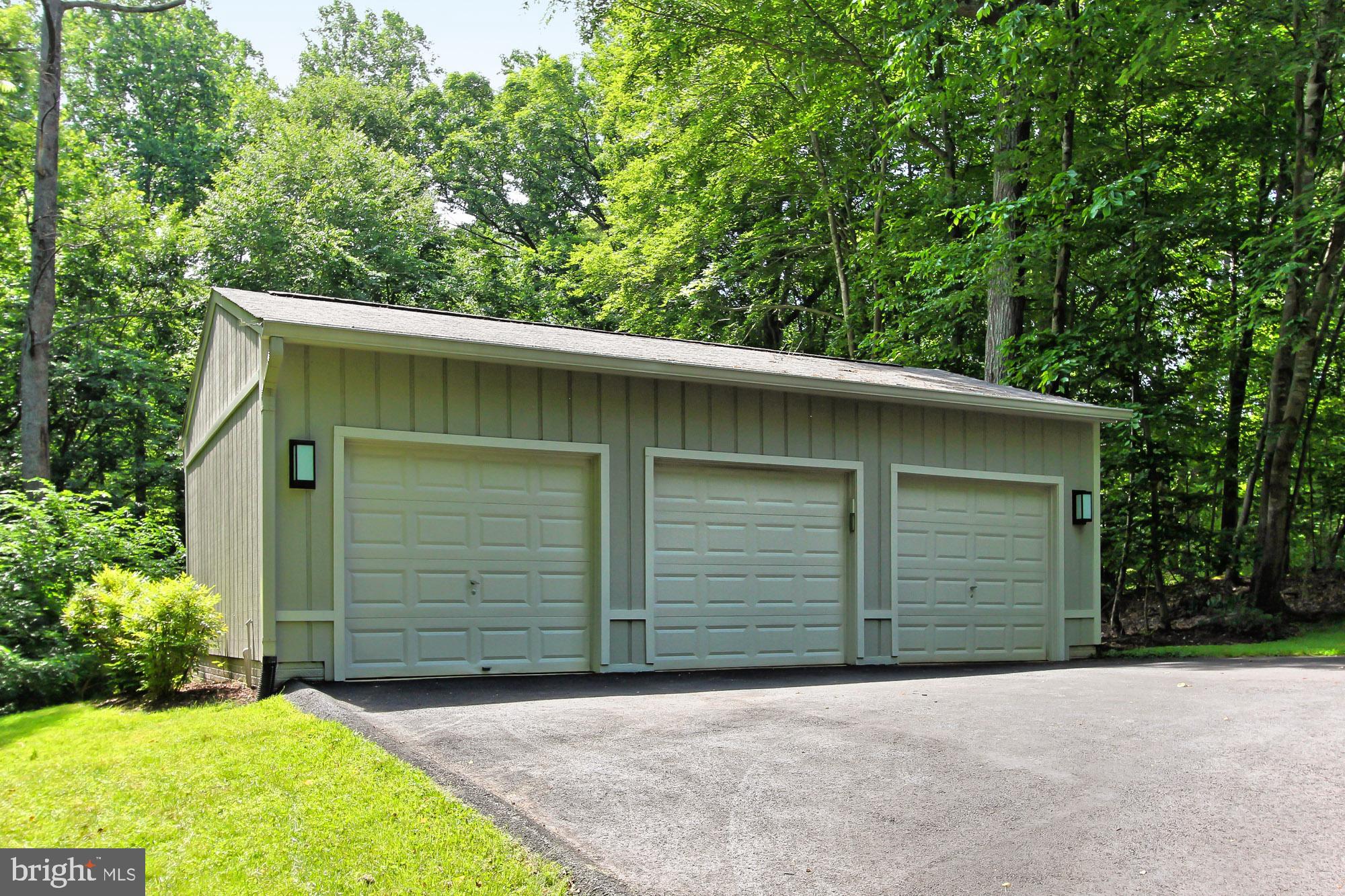 12904 Yates Ford Road Clifton, VA 20124 - Photo 2 of 37 Three car garage!