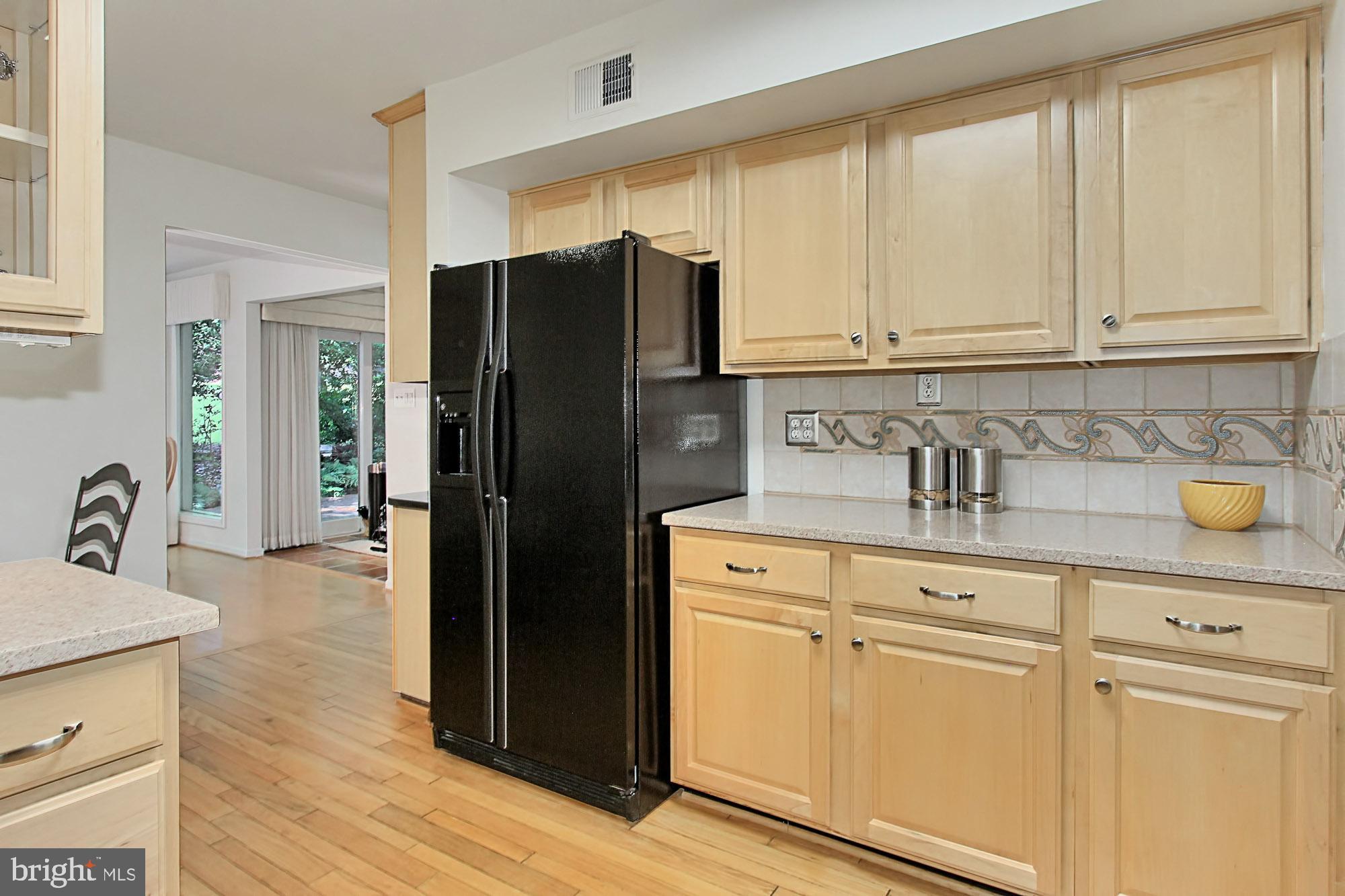12904 Yates Ford Road Clifton, VA 20124 - Photo 11 of 37 Maple cabinets and silestone counters