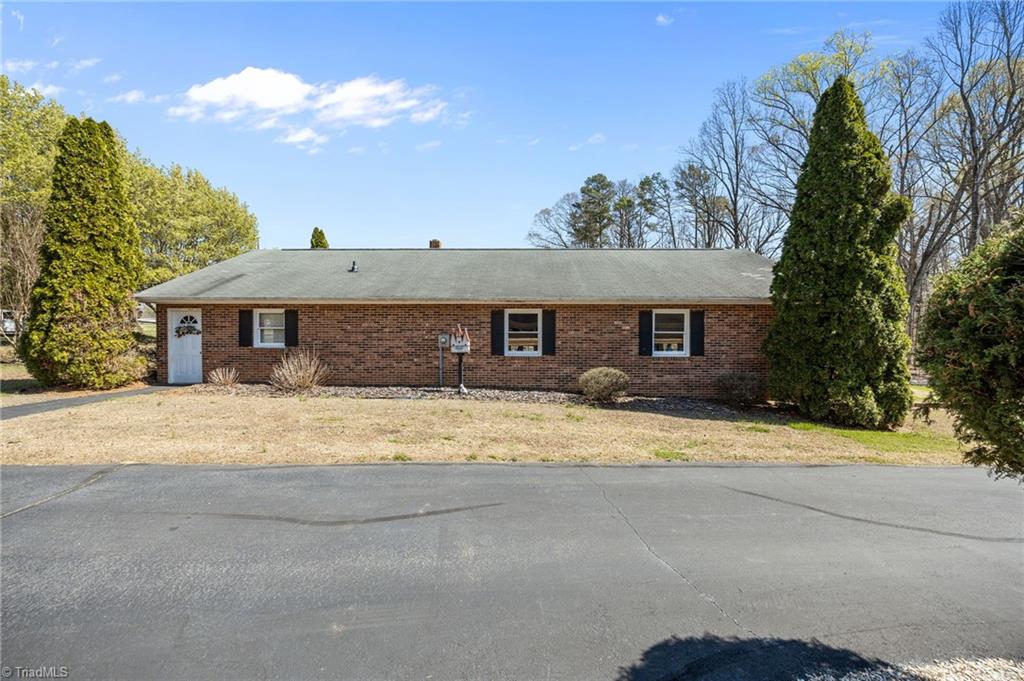 6262 Highway 109 High Point, NC 27265 - Photo 7 of 50