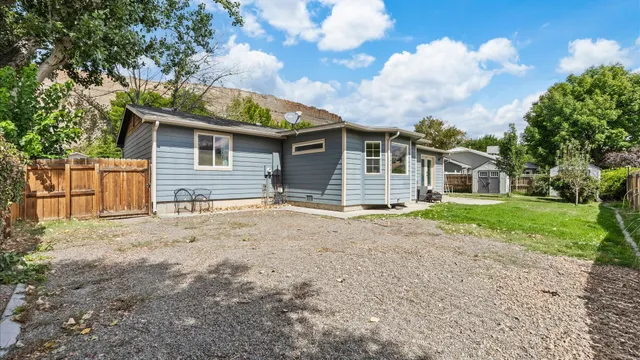 a view of a house with a backyard