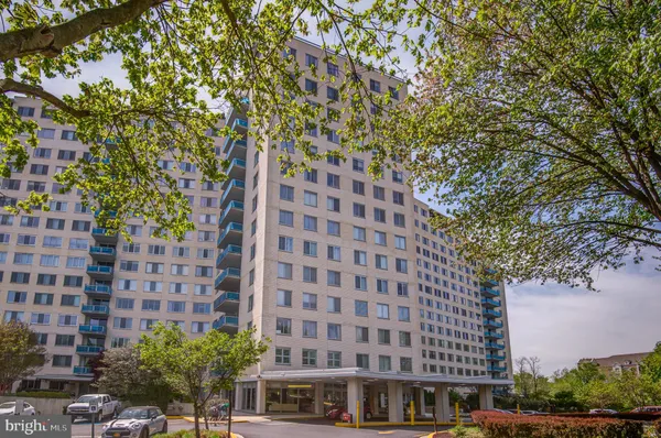 $2,200 | 10500 Rockville Pike, Unit 1214, Rockville, MD 20852