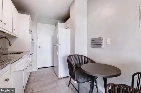 $2,200 | 10500 Rockville Pike, Unit 1214, Rockville, MD 20852