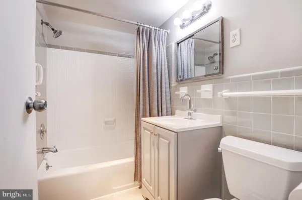 $2,200 | 10500 Rockville Pike, Unit 1214, Rockville, MD 20852