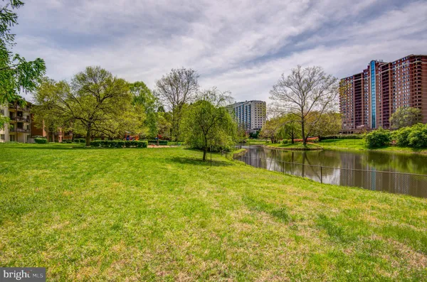 $2,200 | 10500 Rockville Pike, Unit 1214, Rockville, MD 20852