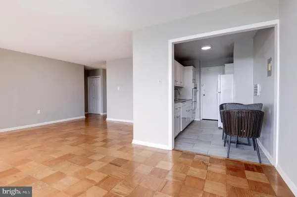 $2,200 | 10500 Rockville Pike, Unit 1214, Rockville, MD 20852
