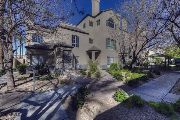 $2,200 | 100 East Fillmore Street, Unit 201, Phoenix, AZ 85004