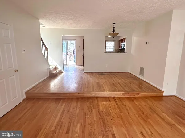 $2,700 | 898 Bayridge Drive, Gaithersburg, MD 20878