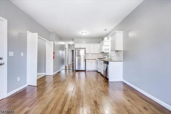 $2,400 | 342 Sanford Avenue, Unit 1, Newark, NJ 07106