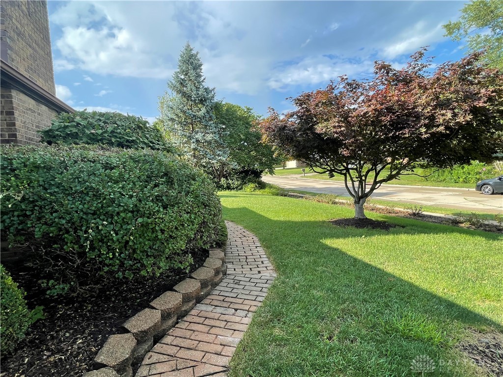 3301 Little York Road Dayton, OH 45414 - Photo 11 of 48 Path to Florida room