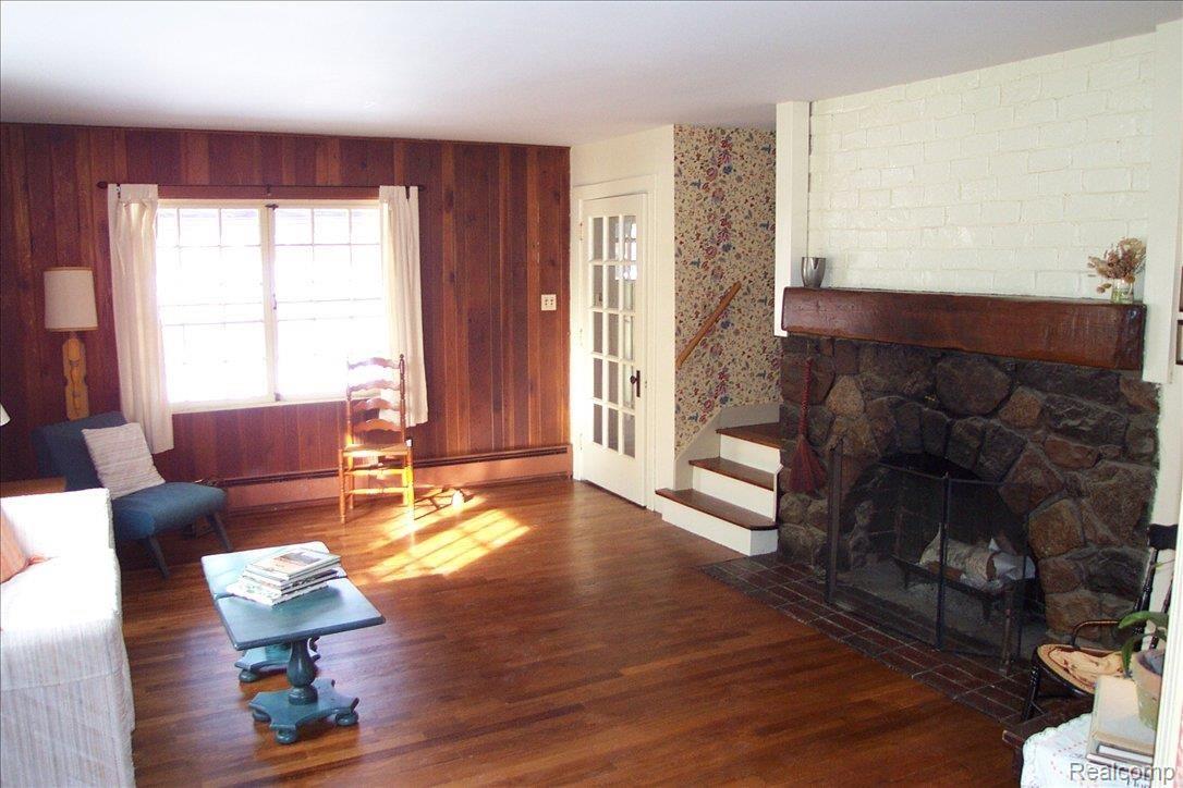 256 Ravine Road Birmingham, MI 48009 - Photo 2 of 16 Entry
