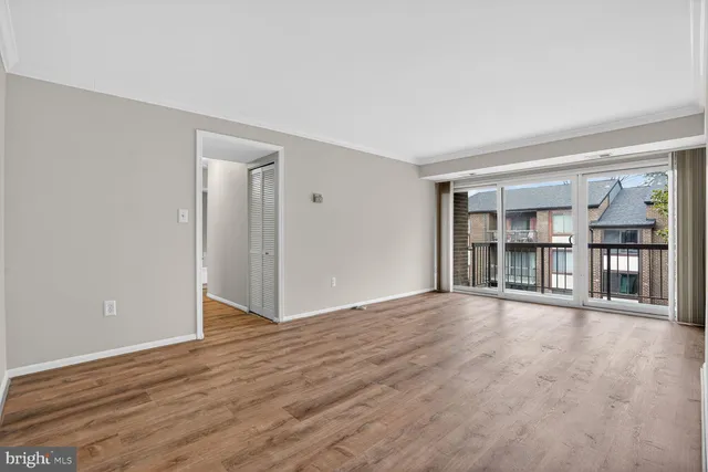 $2,480 | 9702 Kingsbridge Drive, Unit 202, Fairfax, VA 22031