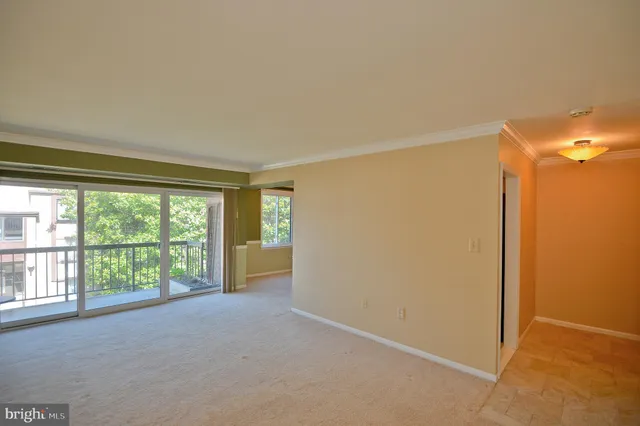 $2,480 | 9702 Kingsbridge Drive, Unit 202, Fairfax, VA 22031