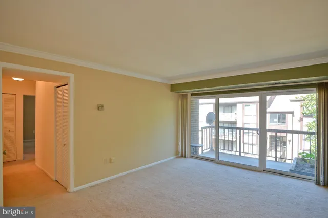 $2,480 | 9702 Kingsbridge Drive, Unit 202, Fairfax, VA 22031