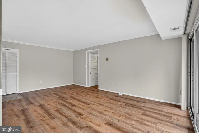 $2,480 | 9702 Kingsbridge Drive, Unit 202, Fairfax, VA 22031