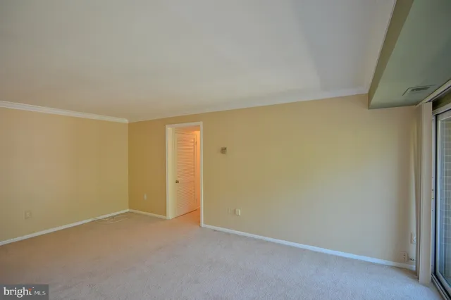 $2,480 | 9702 Kingsbridge Drive, Unit 202, Fairfax, VA 22031