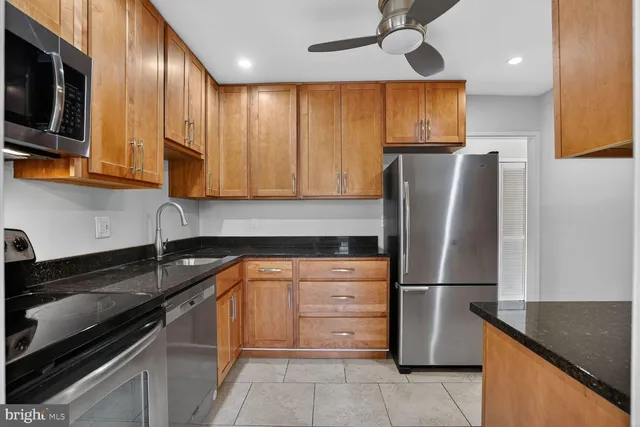 $2,480 | 9702 Kingsbridge Drive, Unit 202, Fairfax, VA 22031