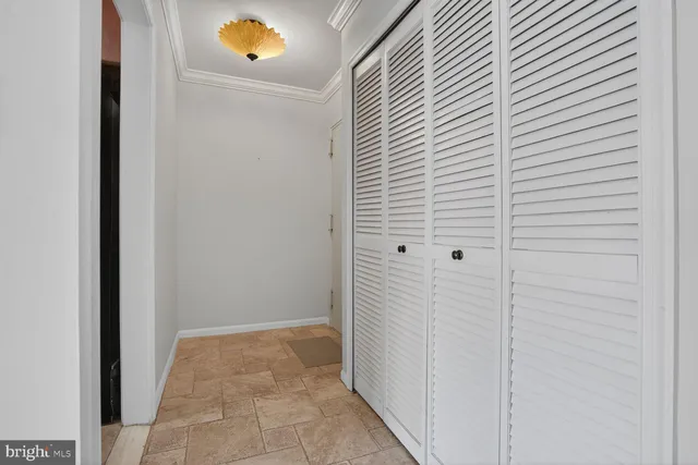 $2,480 | 9702 Kingsbridge Drive, Unit 202, Fairfax, VA 22031