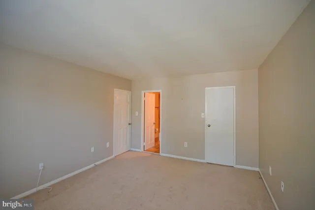 $2,480 | 9702 Kingsbridge Drive, Unit 202, Fairfax, VA 22031