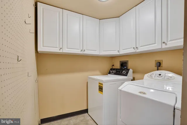 $2,480 | 9702 Kingsbridge Drive, Unit 202, Fairfax, VA 22031