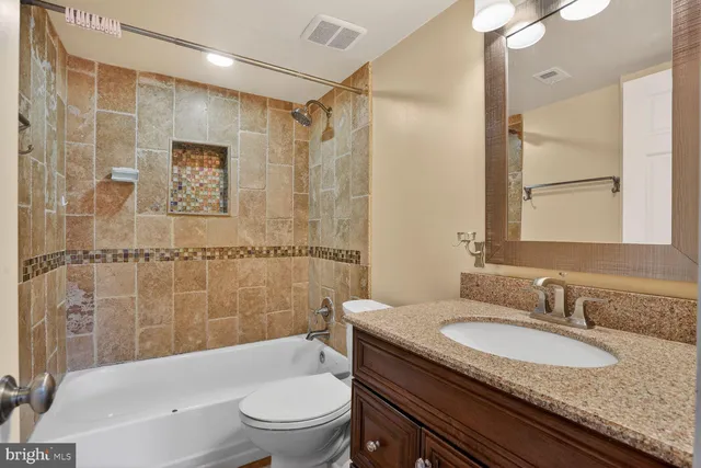 $2,480 | 9702 Kingsbridge Drive, Unit 202, Fairfax, VA 22031