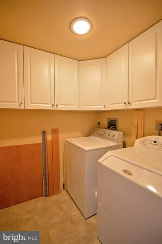 $2,480 | 9702 Kingsbridge Drive, Unit 202, Fairfax, VA 22031