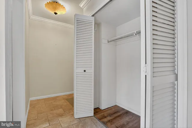 $2,480 | 9702 Kingsbridge Drive, Unit 202, Fairfax, VA 22031