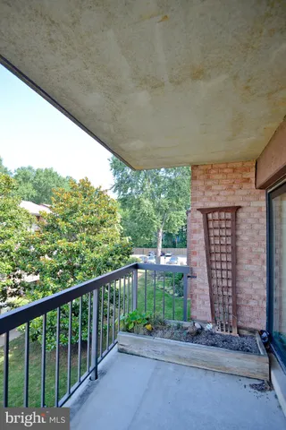 $2,480 | 9702 Kingsbridge Drive, Unit 202, Fairfax, VA 22031